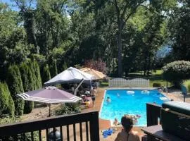Greenwood Mansion-country Living