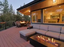 Yosemite Stagecoach Lodge - Views, Hot Tub, EV, Games