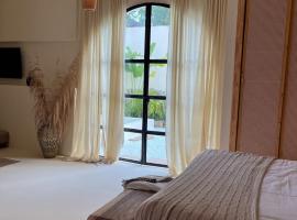 Villa Privada con Piscina - Playas del Atlantico, hotel con pileta en Tubar&aacute;