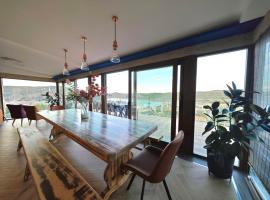 Torre Belvedere, hotel com piscina em Nu&eacute;valos