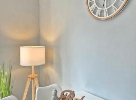 Moderne Citywohnung Gummersbach 55m2、グンマースバッハのキッチン付きホテル