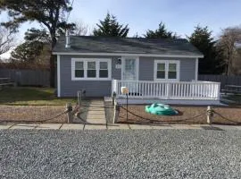 Steps To The Beach From This Cozy Cottage 95