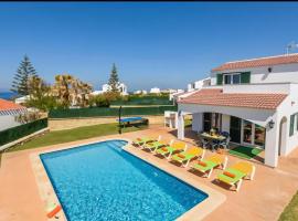 Villa Dion Bosch Menorca, hotel em Cala'n Bosch