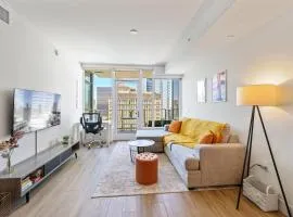 NEW Upscale Downtown San Diego Stay Queen Bed Pool & Sauna