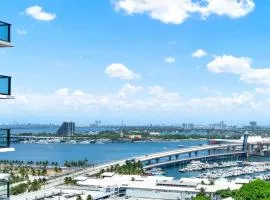 Modern Oceanfront Condo Minutes to Cruise Port & Bayfront Park, Complimentary Parking