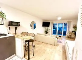 Stylish & central with balcony