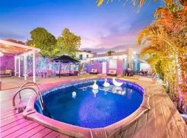 Villa Ciao Bella Sleeps 25 Pool Hot Tub