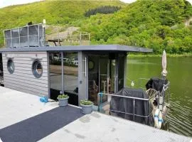 Hausboot auf der Mosel