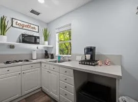 Bohemian Loft Near River Oaks and Greenway Plaza