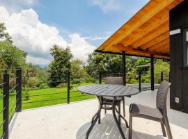 Villa Ah&oacute;, Bungalow with private terrace and panoramic views, alojamiento con cocina en Valle de Bravo