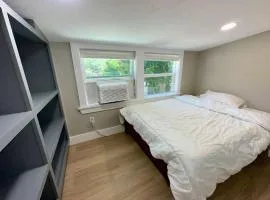 Tiny Private Room #5 in Shared 5BR House with Other Guests