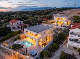 Villa Sempreviva and Salvia - Sea View Luxury Retreats, hotel in Mandre