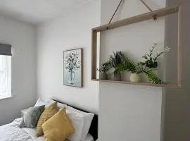 Tranquil 1BR in Gravesend