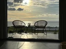 Stunning Oceanview 2B Waterfront Apartement
