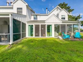 Beach Escape w/ Pool & Hot Tub Near Fenwick, hotel en Selbyville