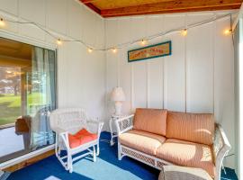 Family Retreat w/ Pool, Hot Tub & Near Fenwick!, hotel a Selbyville