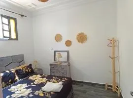 Apartment and courtyard 8 minutes to the beach