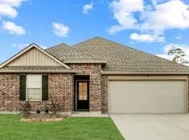 Pet-friendly Home Base W Fenced Yard & Office