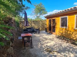 Charmant chalet en bois - Ard&egrave;che, chal&eacute; alpino em Joyeuse