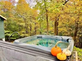 Chic 'treehouse' With Pedal Boat, Hot Tub,fire Pit