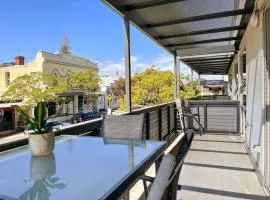Fiveways Balcony, King Bed, Chef's Kitchen