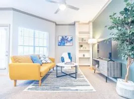 Boulevard Stays Tranquil 1BR King Suite Pool Parking Gym 04