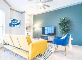 Boulevard Stays Relaxing King Suite 1BR with Pool Gym & Parking