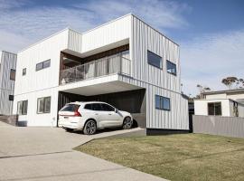 SALT #1 - Front Unit, готель у місті Бичено