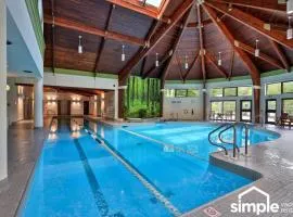 Cedarwood Retreat - 3BR Vermont Condo with Spa, Pool, Fireplace & Private Jacuzzi