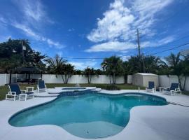 Heated Pool, Hot Tub 4br3ba, Pool Table, ξενοδοχείο σε Indian Harbour Beach