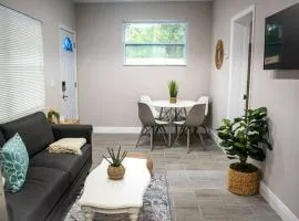 Stylish Ybor Escape Near Downtown 2br
