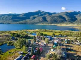 Historic Boho Brothel Lake Retreat Fast Wifi