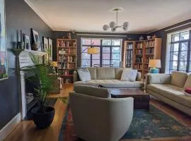 Art Lover's Retreat - Stunning 2br