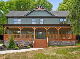 Modern Luxury Retreat Stay Near Chattanooga, hotel de lujo en Rossville