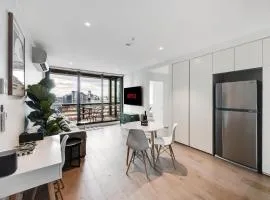 Docklands Harbour & City Views - Pool, Gym, Yoga & Parking