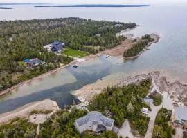 Stunning waterfront w spa and dog run