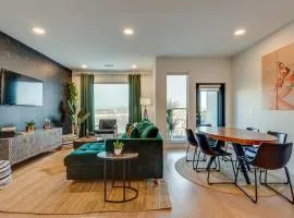 Luxury 2-bd, 2-bth Downtown Riverfront, Park Free