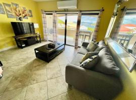 Couples Getaway 1bed 1bath Condo In Red Hook, hotel com estacionamento em Nazareth