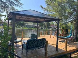 Beautiful Four Bedroom Lagoon City Waterfront Home, hotel in Brechin