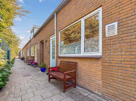 2 Bedroom Beach Front Home In Egmond Aan Zee, hotel in Egmond aan Zee