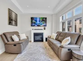 Relaxed Oakville Vacation Stay for 8 or more