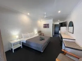 Abajaz Motor Inn - King Beds - Central