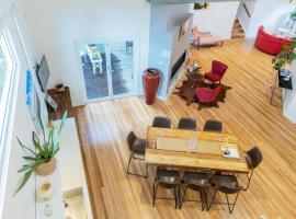 The Lake Palace, hótel í Murrays Beach