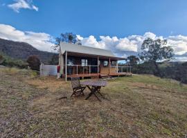 Cosy Quiet Retreat and Stunning Valley Views、Brokeのホテル