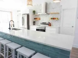 Pets Ok! Boho Bungalow 12mins 2 Beach Wpool Table