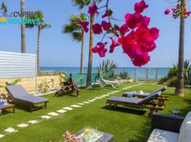 Beachfront Villa Carpe Diem, hotel in Kiti