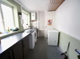 Hullidays 4 bed Hessle House
