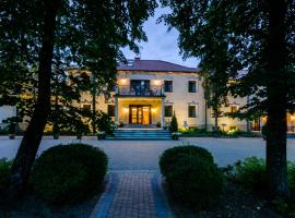 Park Rekreacyjno-Biznesowy Las Woda, οικογενειακό ξενοδοχείο σε Wilga