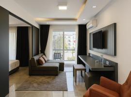 One-Bedroom Apartment and Luxury Penthouse in Courtyard Long Beach Complex, ξενοδοχείο στην Κυπερούντα