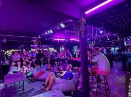 DISCO ZOO Bar & Hostel